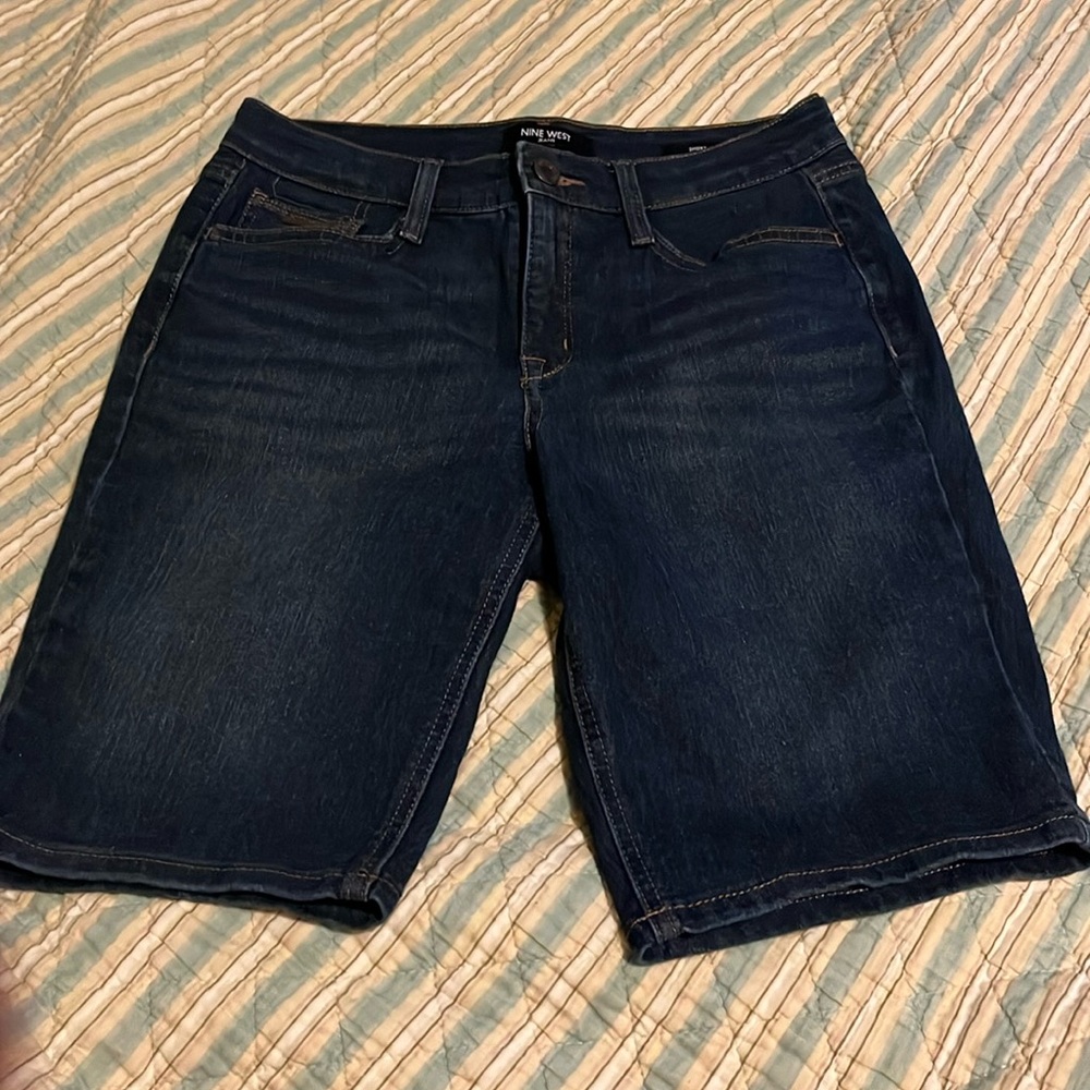Nine West jeans shorts, size 6, 79% cotton